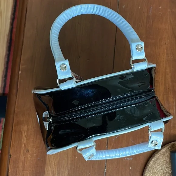 Betty Boop Purse Patent NWT 🖤🖤 - Picture 4 of 5